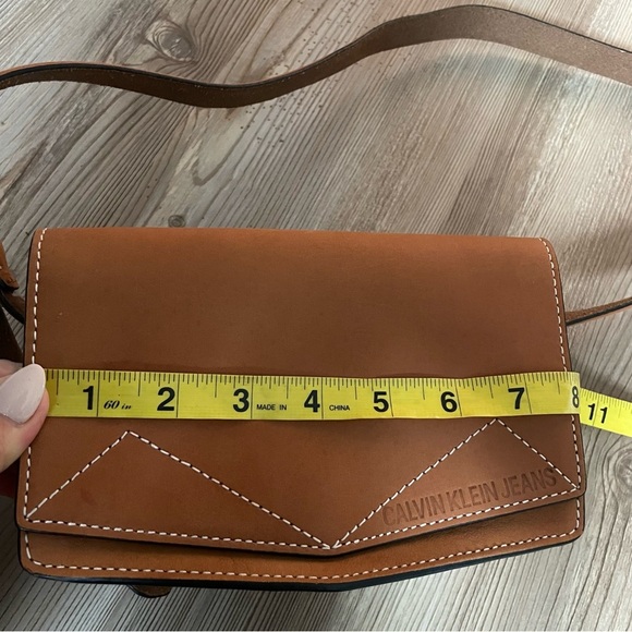 Calvin Klein Contrast Stitch Crossbody bag Light Brown 8 X 4.5” Leather NWOT - Picture 5 of 11